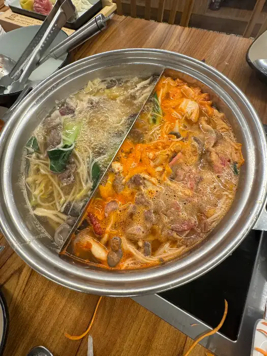 반반 샤브샤브 끓는 모습