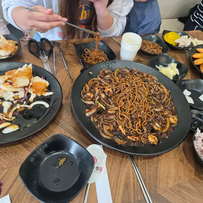 만홍반점의 다양한 요리들