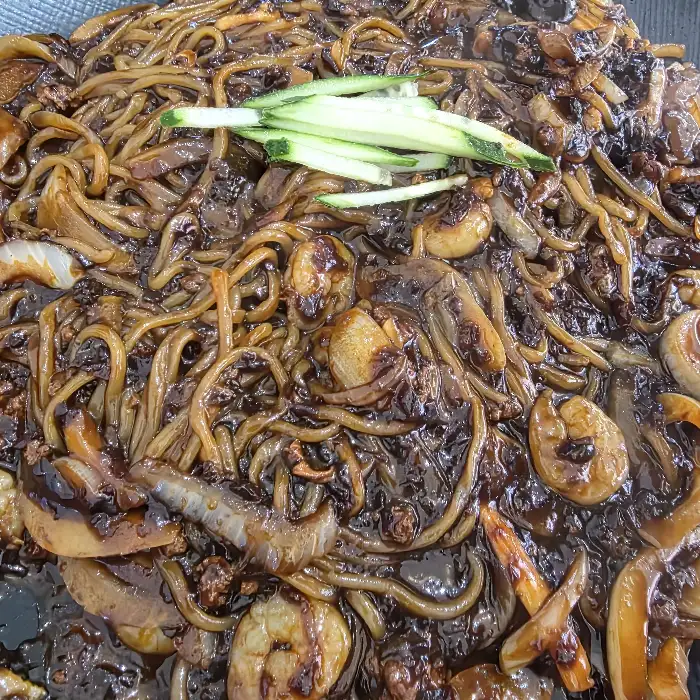 만홍반점 유니짜장 클로즈업