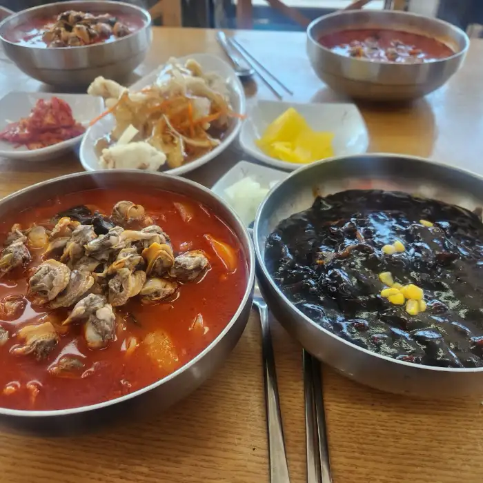 여러 가지 음식 세팅