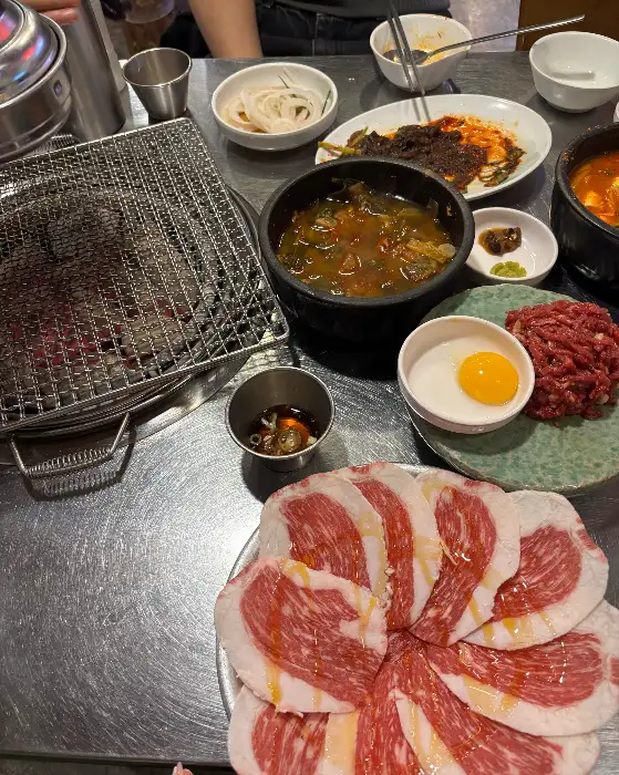 시원하고 먹음직스러운 비빔냉면