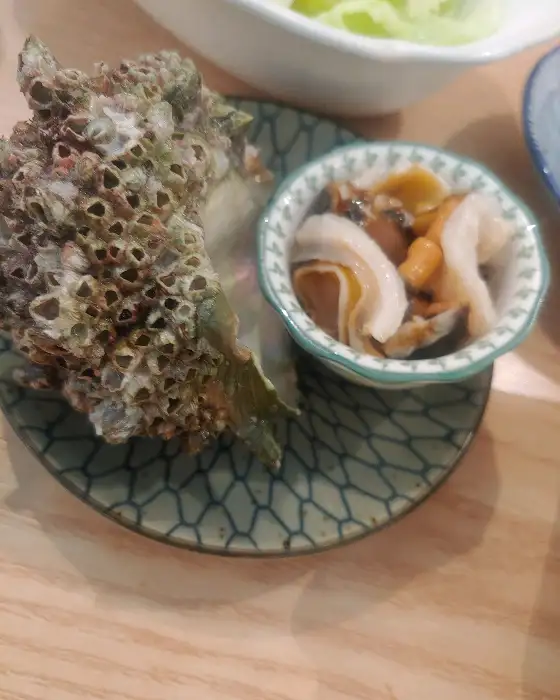 싱싱한 해산물과 독특한 조개 요리