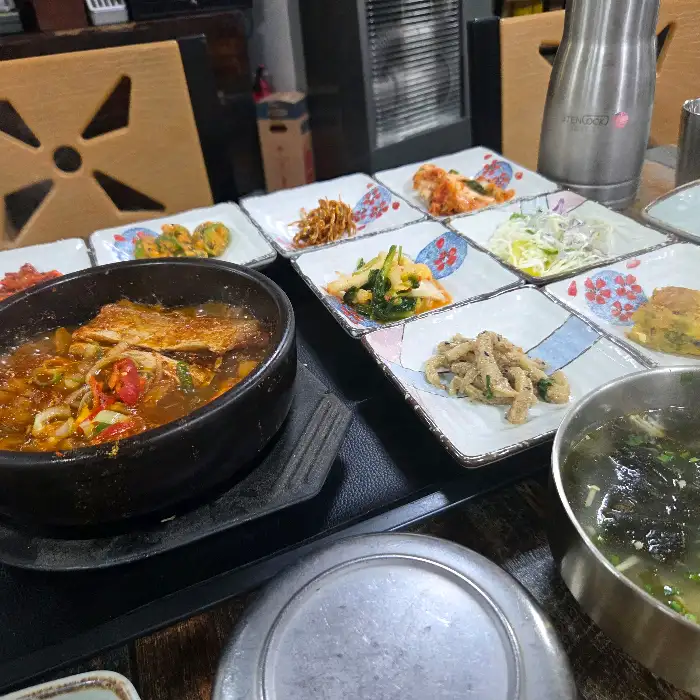 김이 모락모락 나는 갈치조림