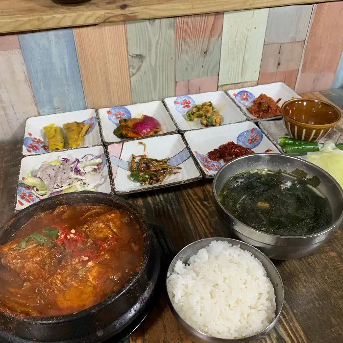 다양한 밑반찬들