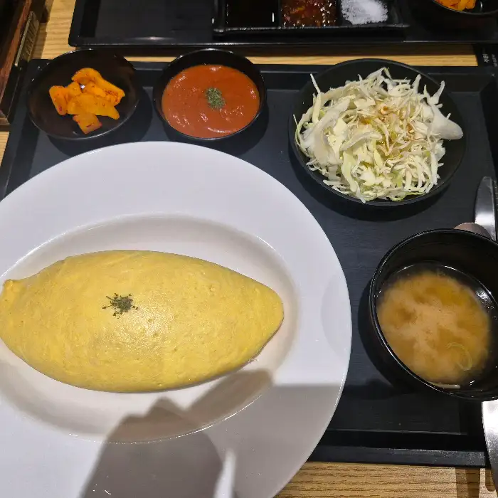 부드러운 일본식 오므라이스
