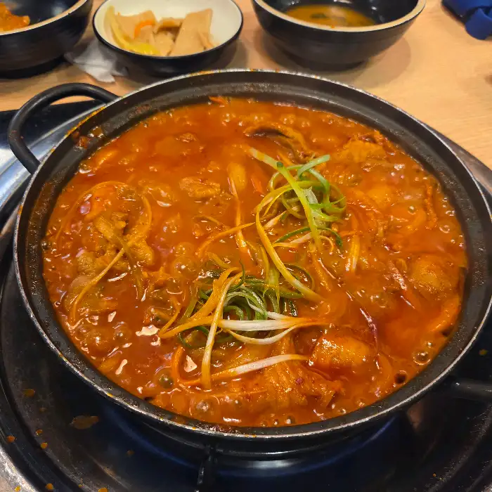 보글보글 끓는 김치찌개
