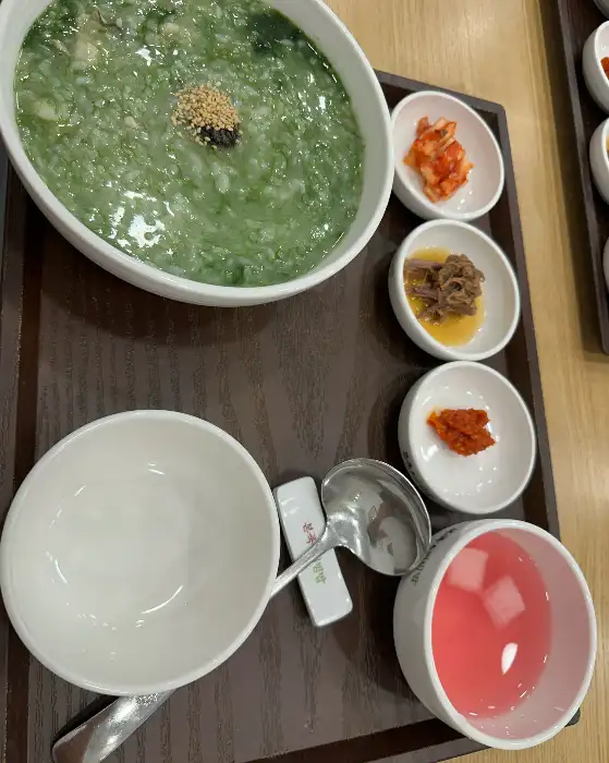 전복죽과 밑반찬