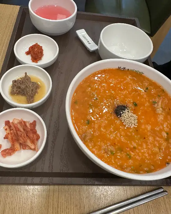 매생이굴죽 또는 다른 종류의 죽