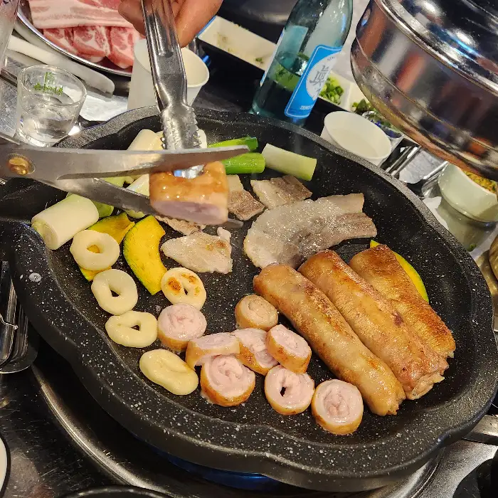 차돌박이 관자 삼합