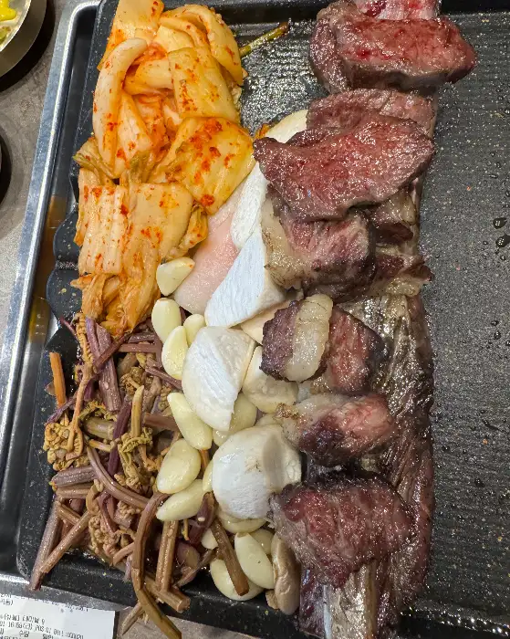 짚불태백 넓고 쾌적한 실내 모습