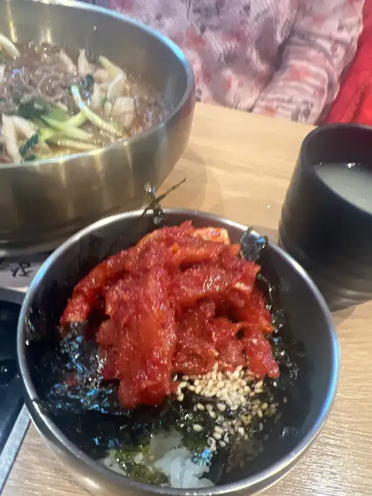 푸짐한 육회비빔밥