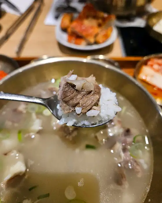 푸짐한 갈비탕
