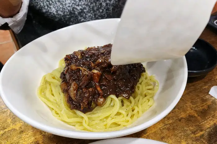 윤기 나는 고추짜장