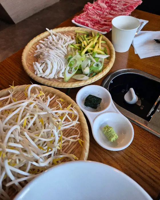 샤브샤브 재료 상세 컷