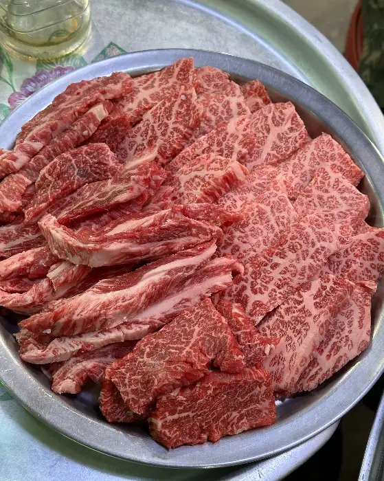 마블링이 훌륭한 고기