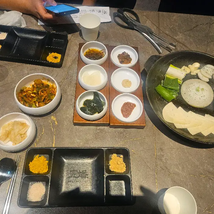 다양한 메뉴와 소스들