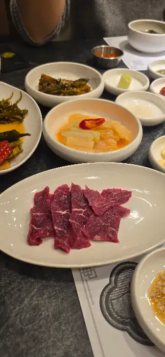 풍성하게 차려진 밑반찬들
