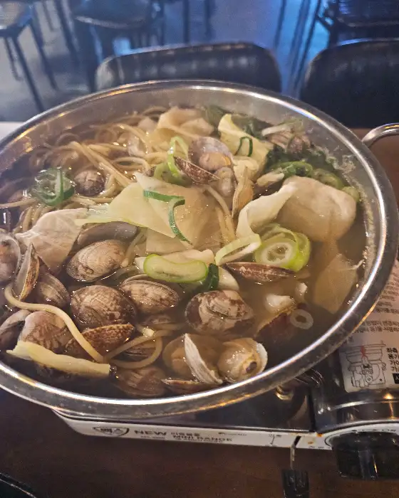 치치 이자카야 넓은 매장