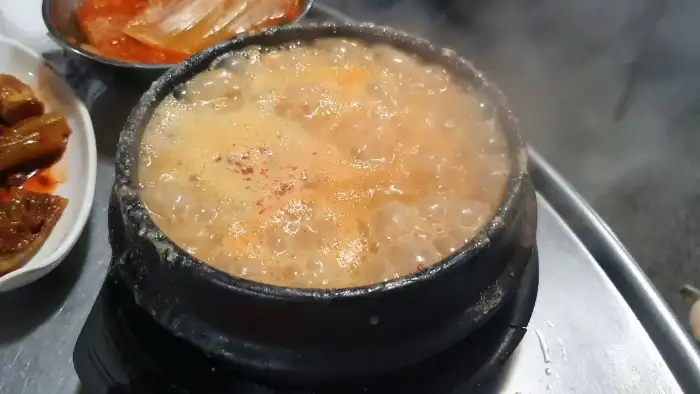김이 모락모락 나는 청국장의 모습