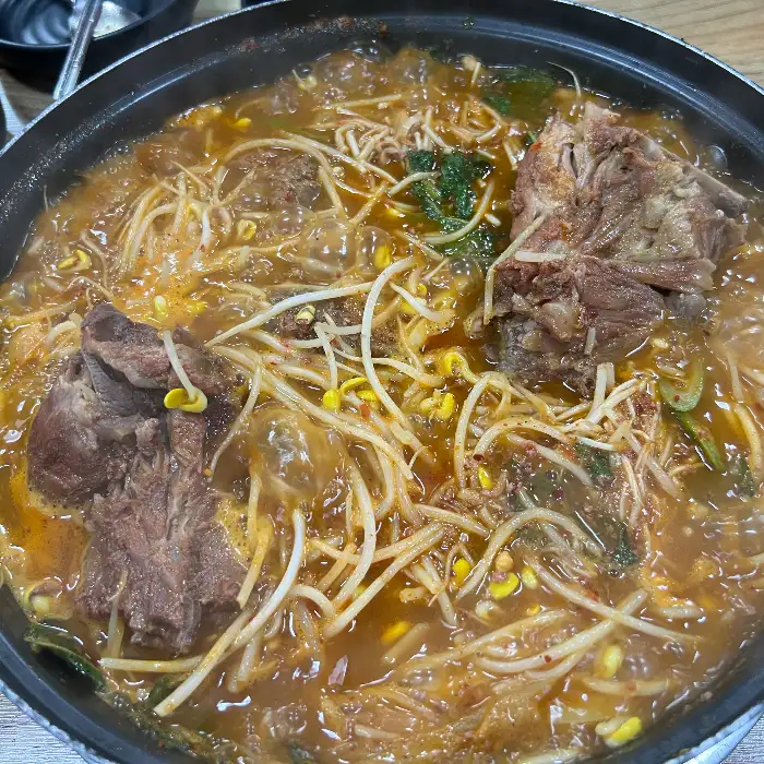 푸짐한 뼈해장국