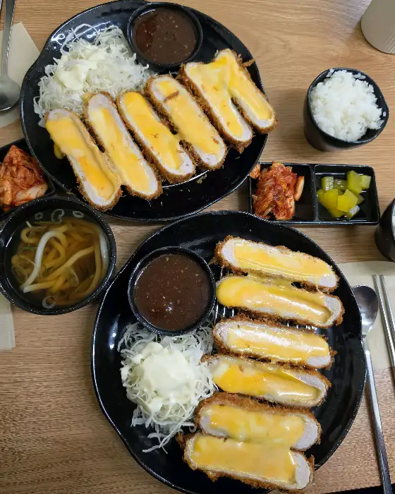 후니도니 치즈돈까스와 냉모밀