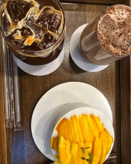 아이스 아메리카노, 망고산도, 그리고 버터떡