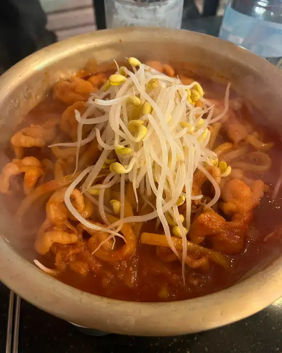 푸짐하게 차려진 왕돈까스