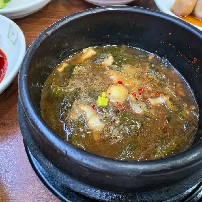 따끈한 곤드레 돌솥밥과 된장찌개