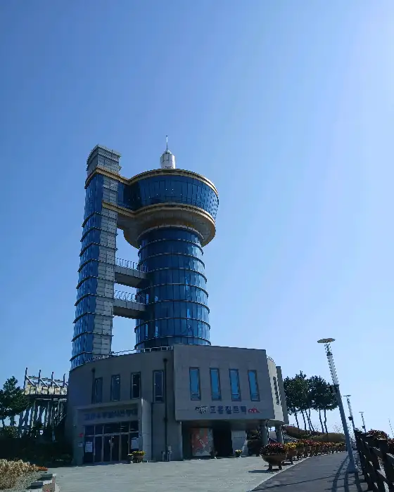 나로호 우주발사전망대 건물 외관