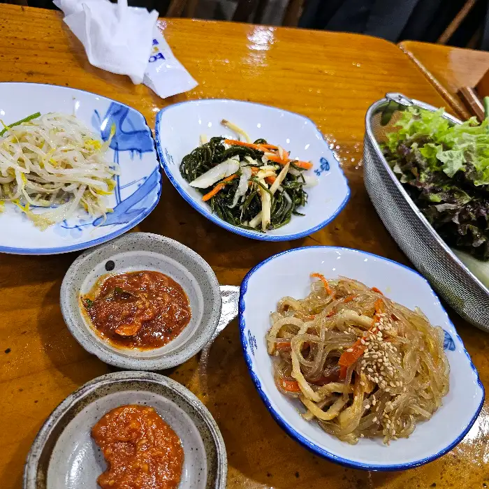 다양한 밑반찬들