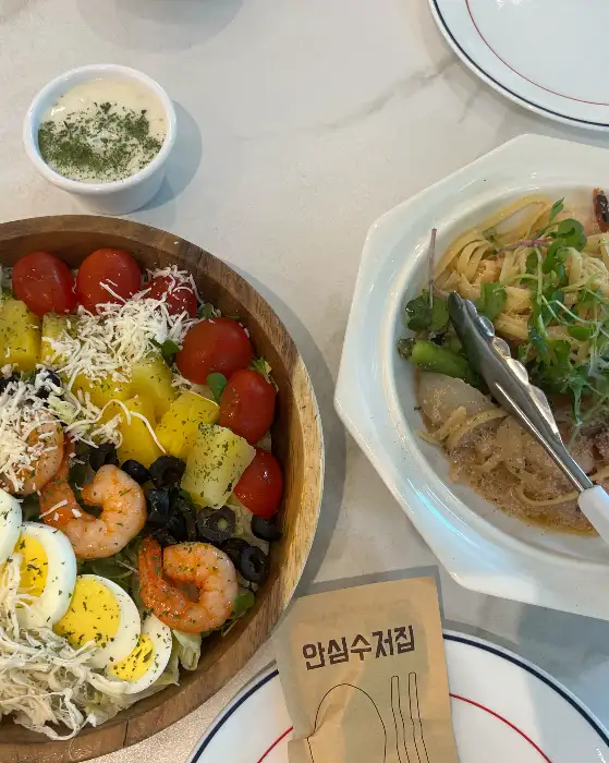 알록달록 신선한 콥샐러드