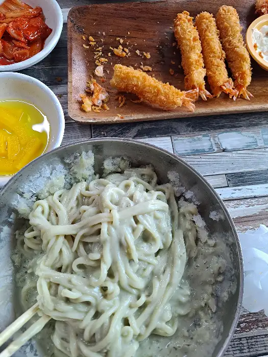 고요한 저수지 풍경