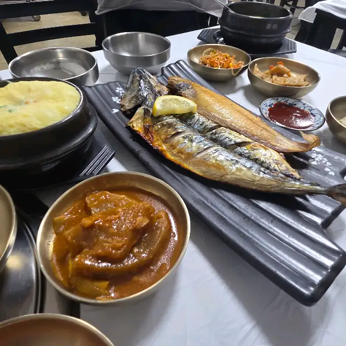 큼직하게 구워진 생선들
