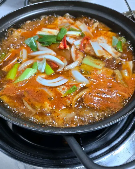 갓 지은 따뜻한 돌솥밥