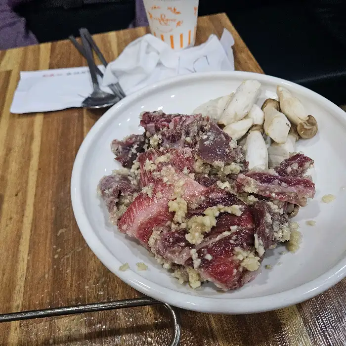 생갈비와 버섯