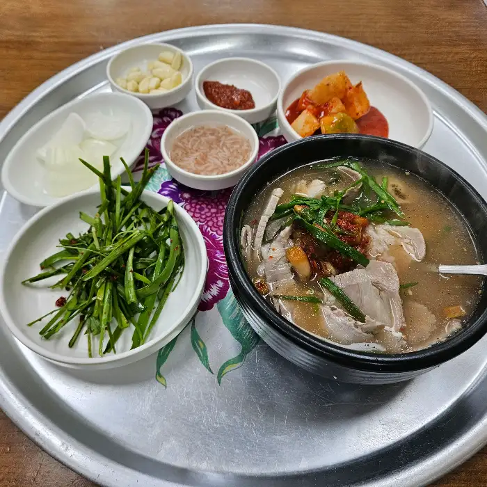 전체적인 식사 모습
