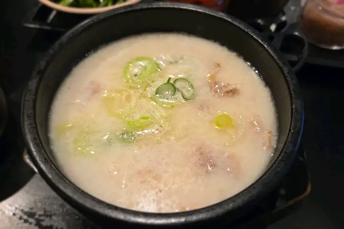 따뜻한 국밥 한 그릇