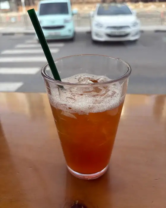 얼음 동동 띄운 시원한 음료