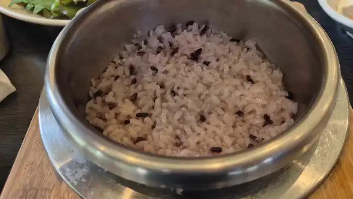 갓 지은 솥밥