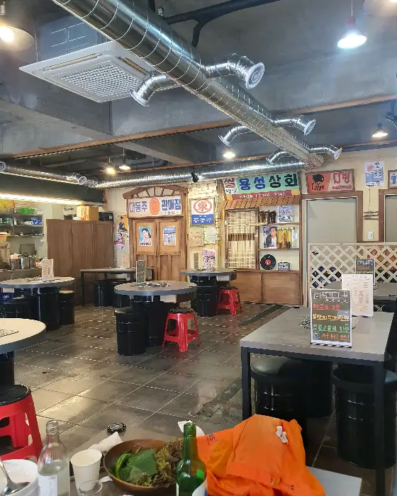 속초 먹돈 내부 전경