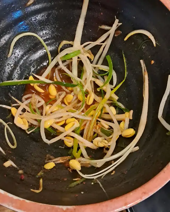 접시에 담긴 신선한 안창살 고기