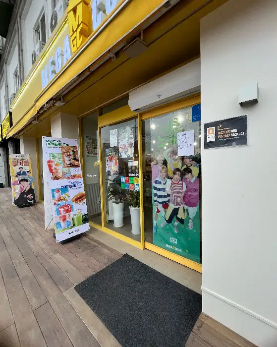 메가커피 영흥에너지파크점 매장 전경 및 입구
