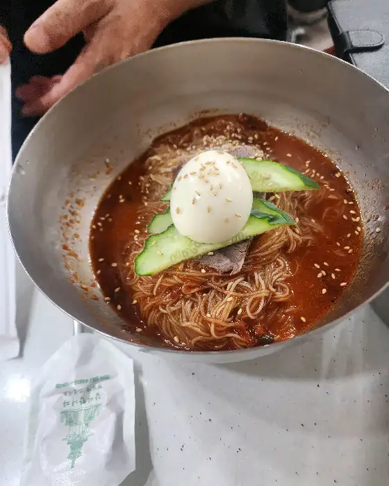 정갈한 비주얼의 평양냉면