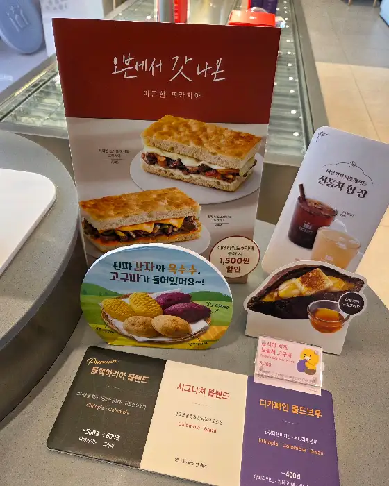 매장 내부 및 메뉴 안내