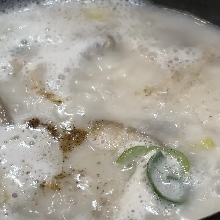 돌탄순댓국 경북도청점 순대국밥 국물 디테일