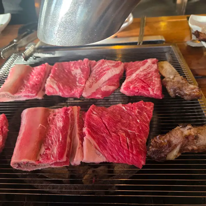 숯불 위 생갈비