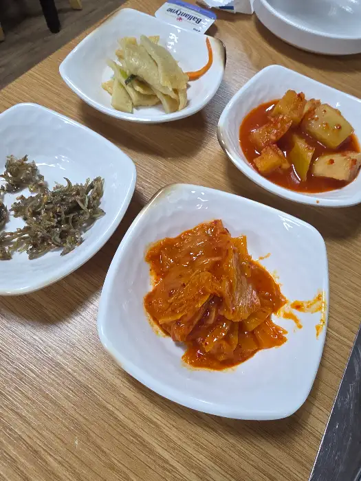 국대부대찌개 밑반찬
