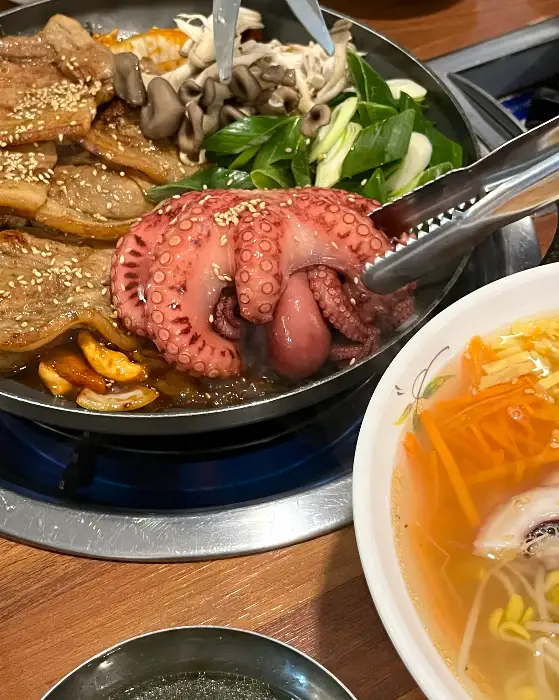 통문어와 흑돼지 구이