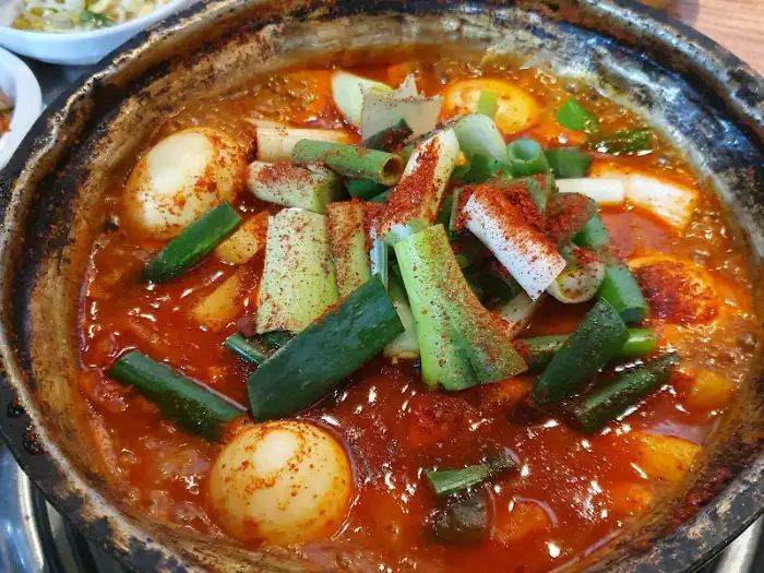 매콤한 닭볶음탕 속 재료들