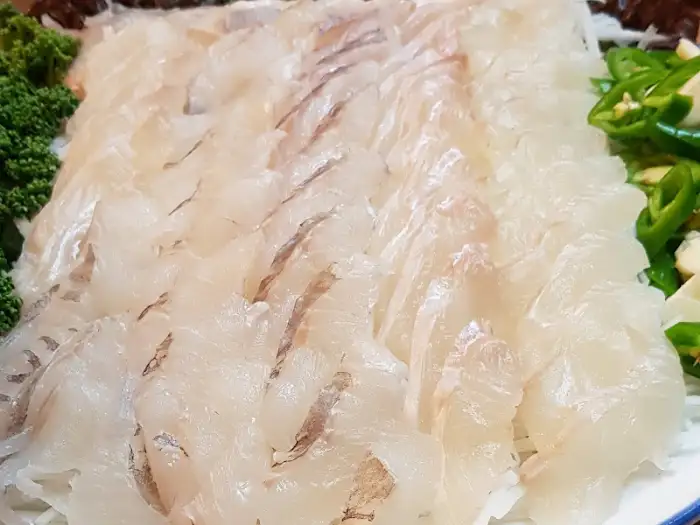 먹음직스럽게 플레이팅된 회